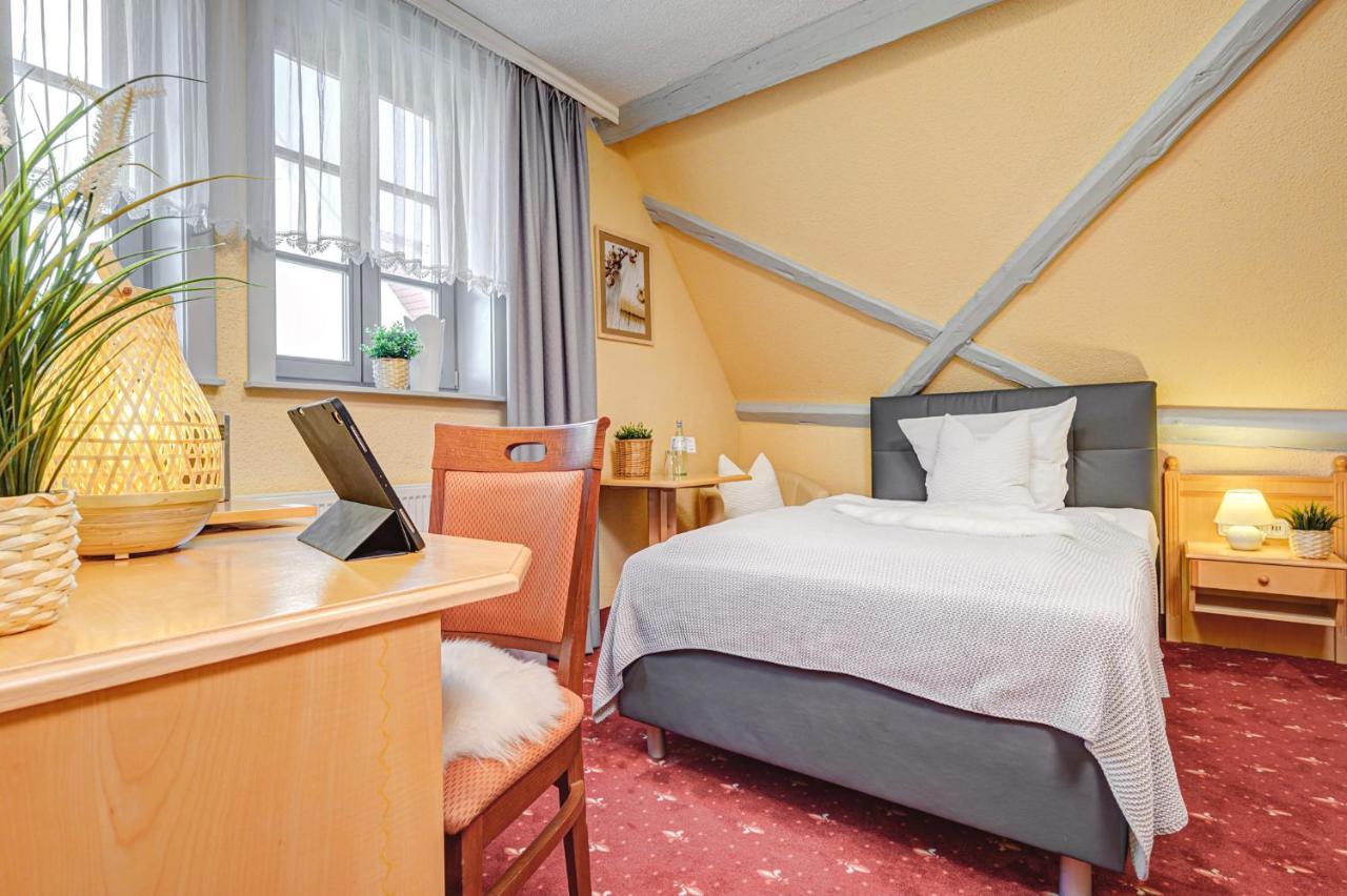 Muehlhaeuser Hof Und Stadtmauer Mühlhausen Esterno foto